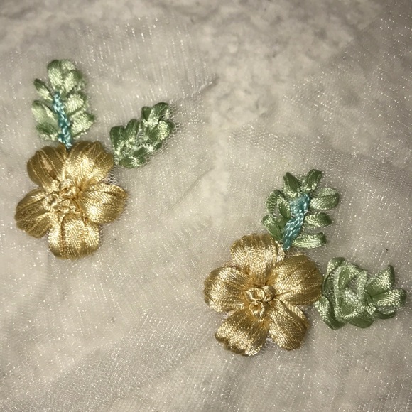 New 6 Pc Set Of 3D Flower Appliqués - Picture 8 of 10
